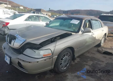 2008 Lincoln Town Car Signature L from USA, damaged, VIN 2LNHM85W98X634371